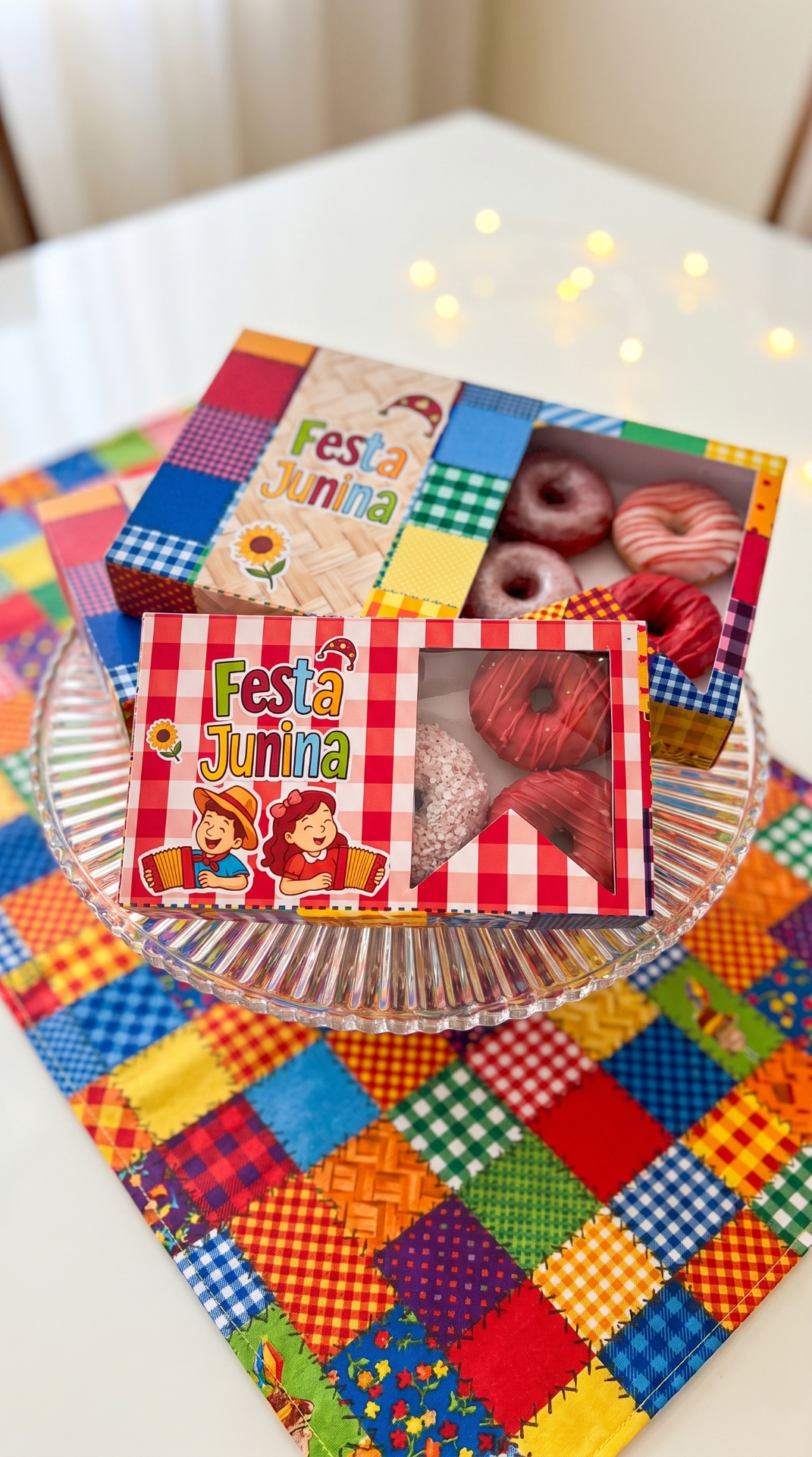 Caixas para donuts com visor em tema Festa Junina